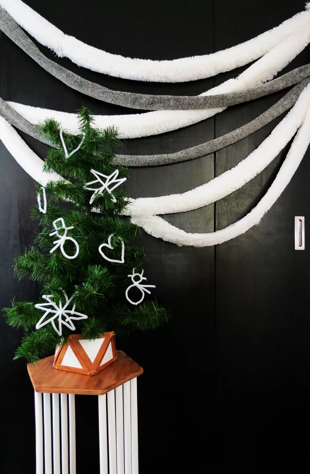 DIY Faux Fur Christmas Tree Garland {UNDER $20) 