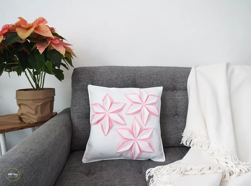 How to sew a felt christmas cushion - poinsettia template