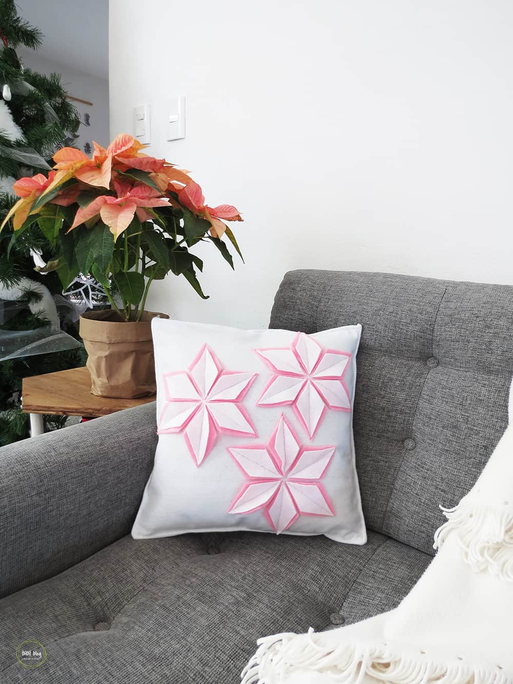 DIY felt christmas cushion in the couch