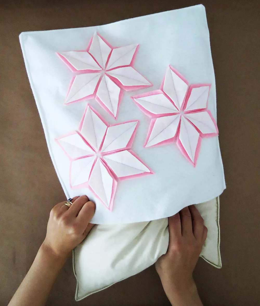 How to sew a felt christmas cushion 