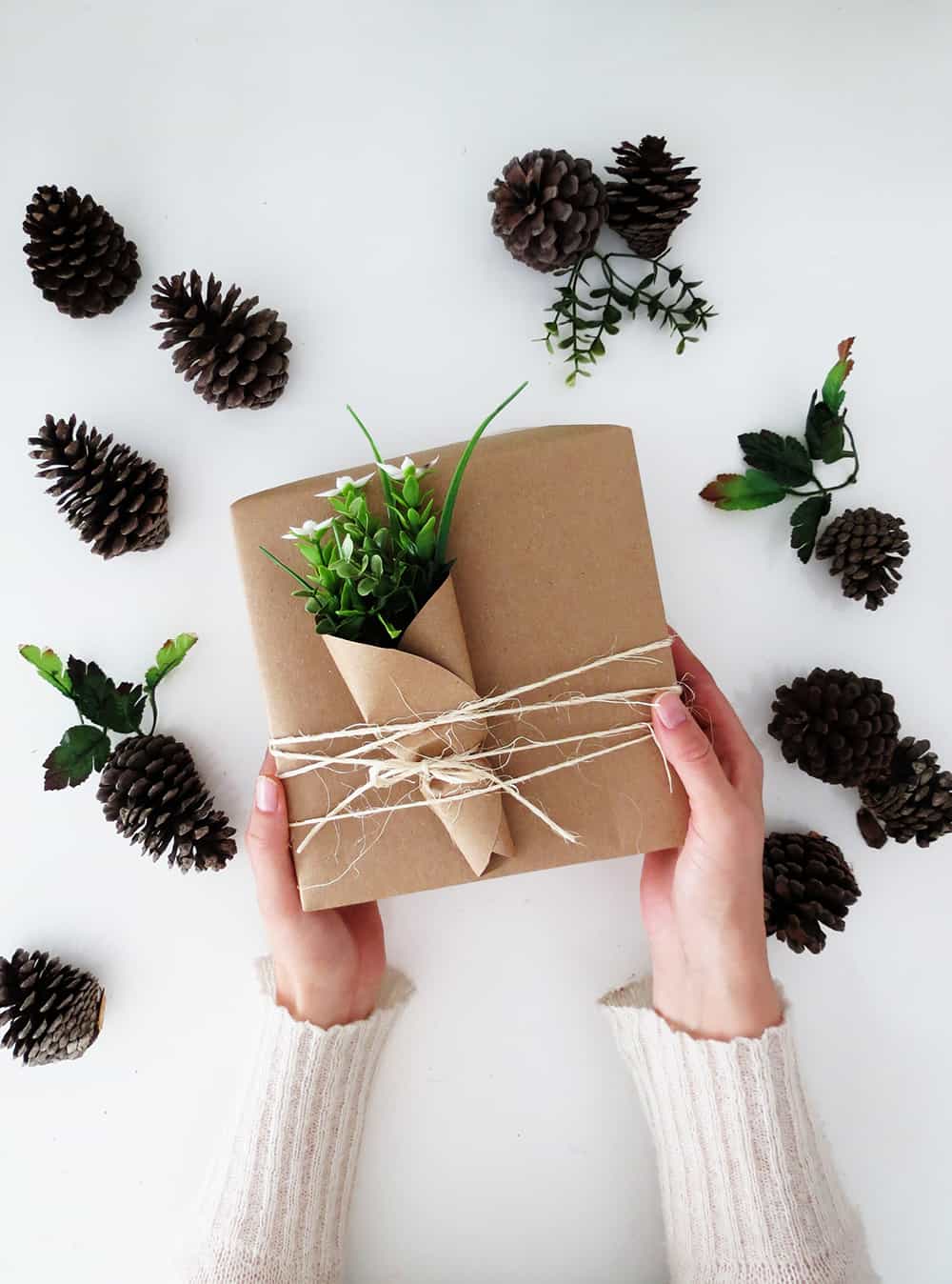 3 easy ways to wrap presents with brown paper - Ohoh Blog