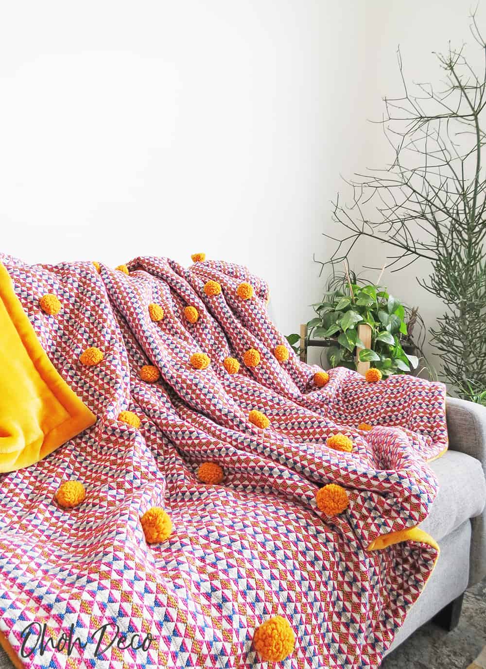 Kalksten pengeoverførsel Afslut How to sew a double sided blanket with pom poms - Ohoh deco