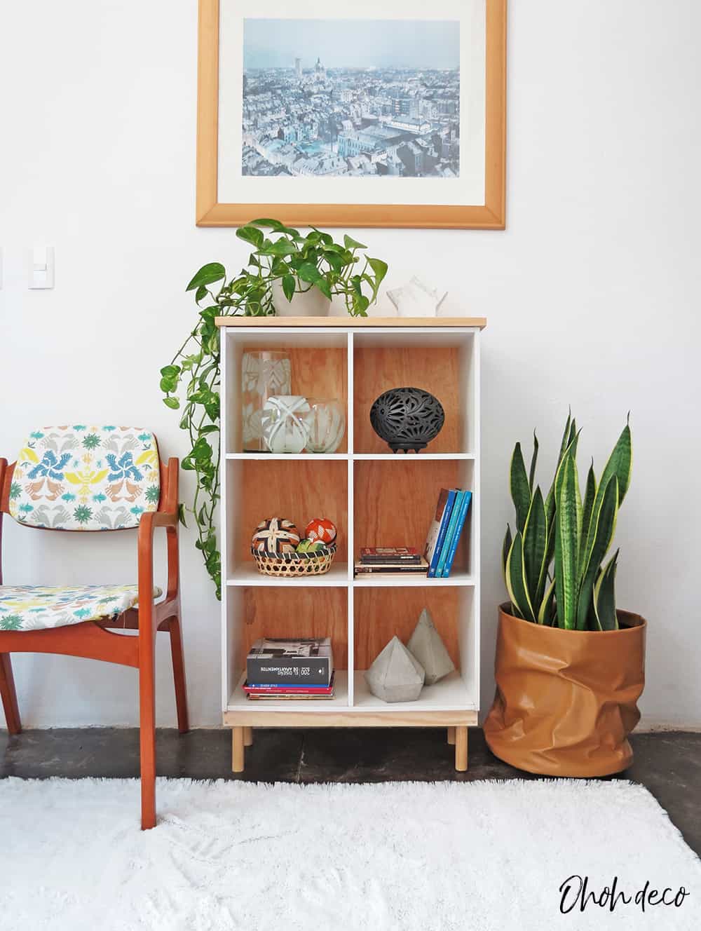 DIY upcycled bookshelf 