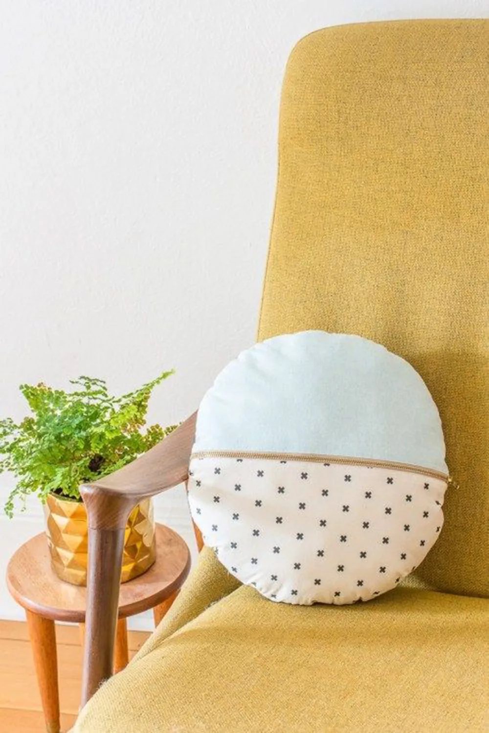 zippered round pillow