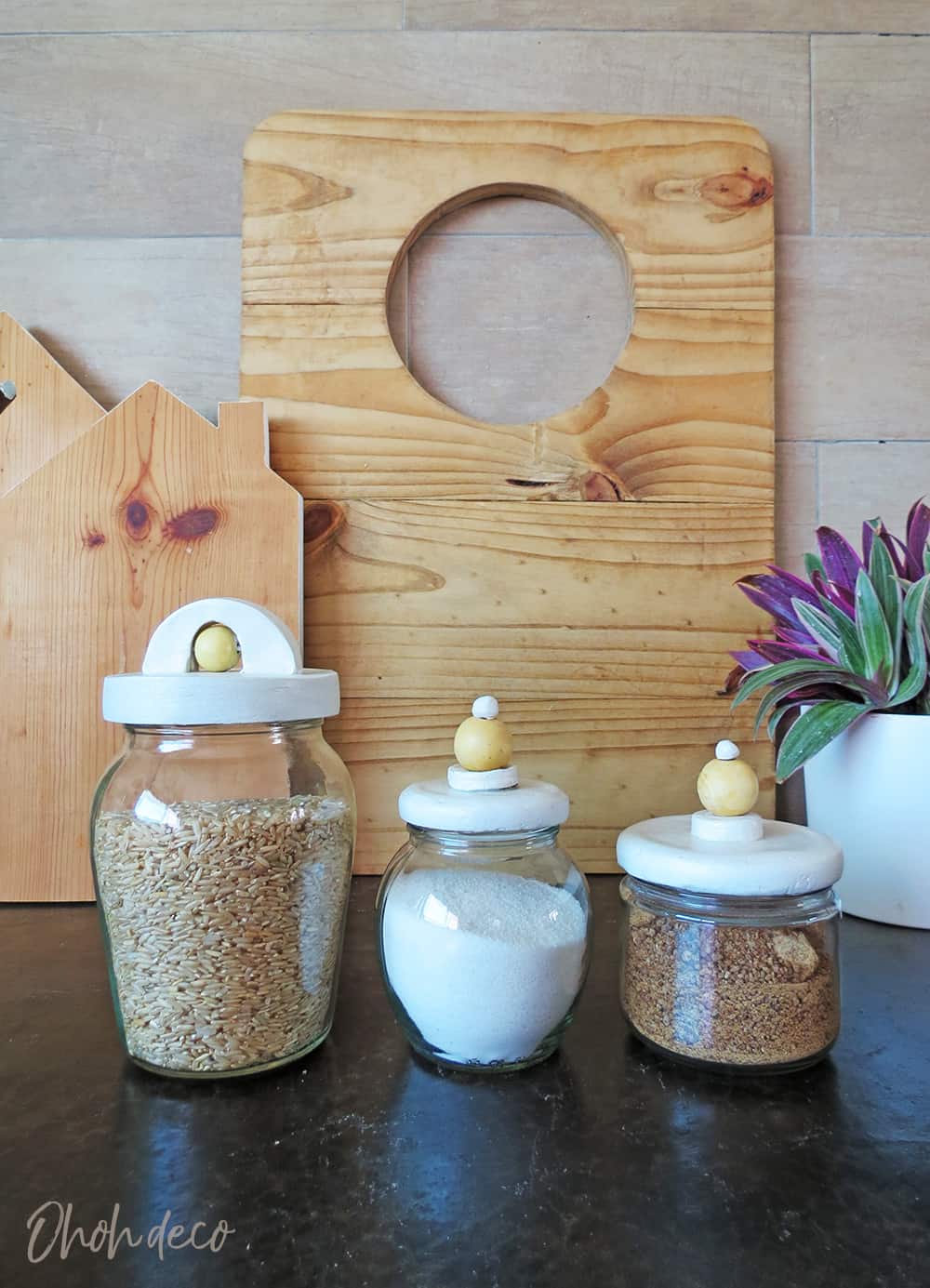 How to decorate a glass jar