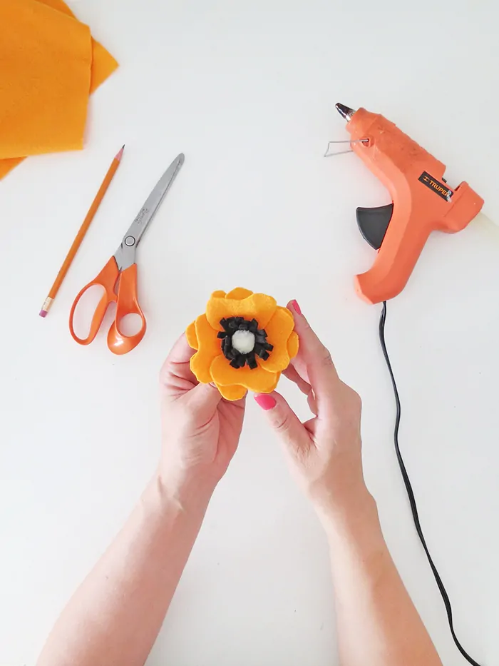 DIY yarn wall hanging with felt flowers