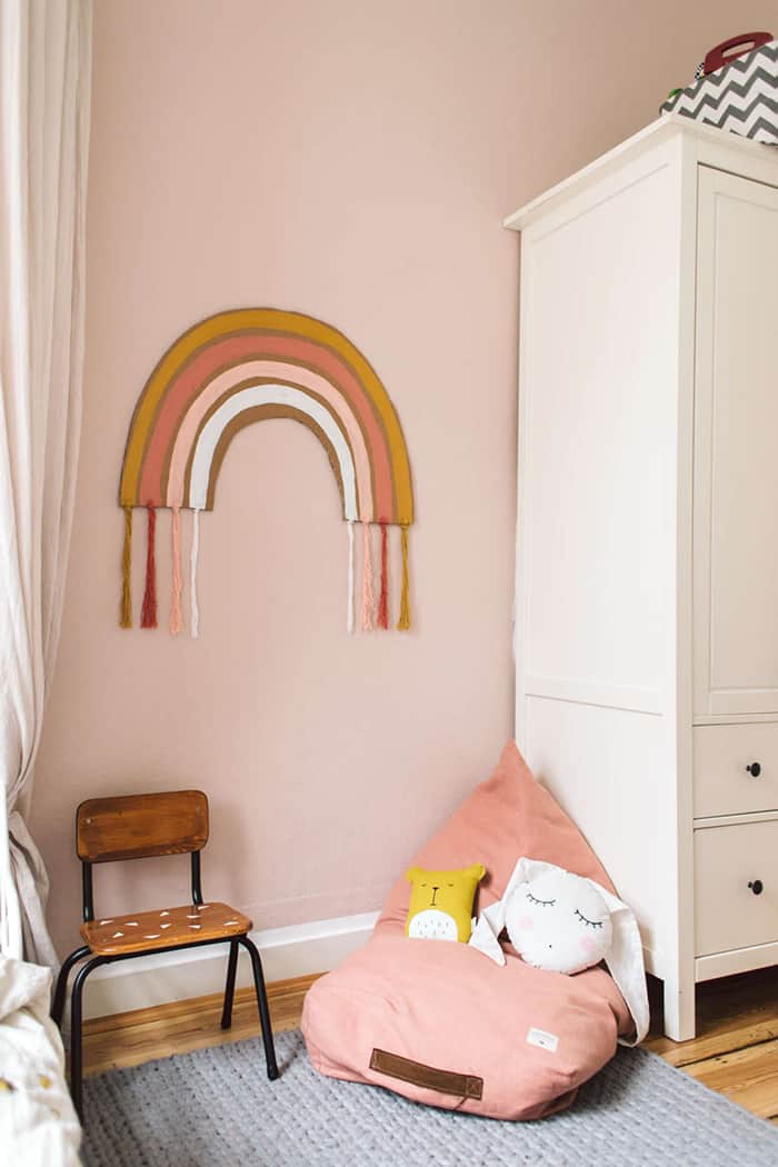 easy rainbow wall hanging