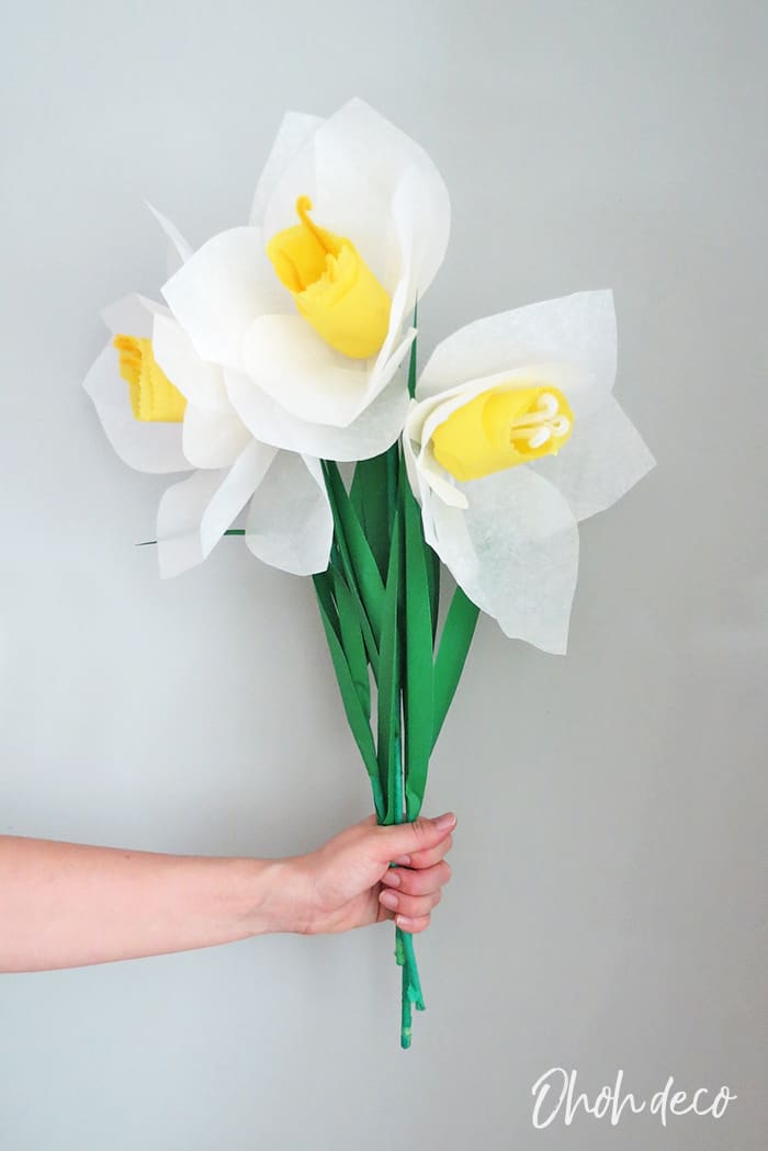 diy giant doffodil paper flower