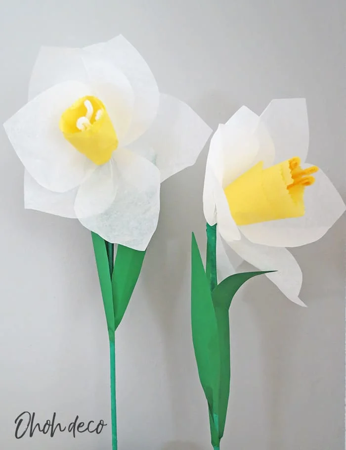 make giant daffodil with paper
