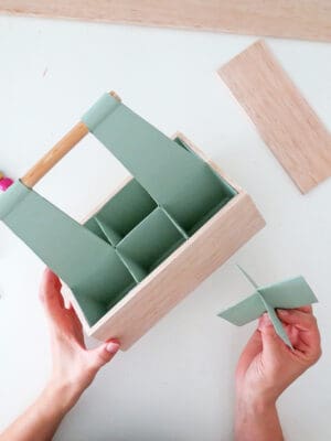 insert dividions in the desk organizer