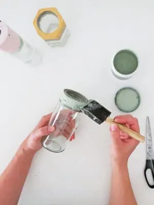 paint the concrete to finish the flower vase