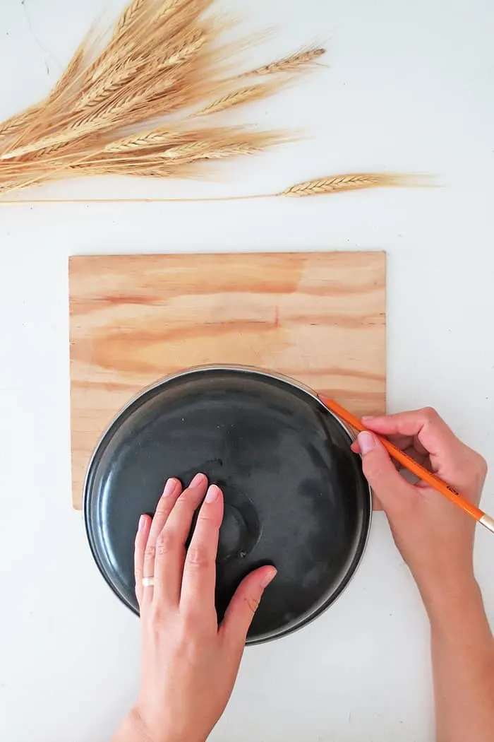draw the plywood shape to make wheat decor