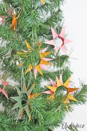 make christmas ornament from toilet paper roll