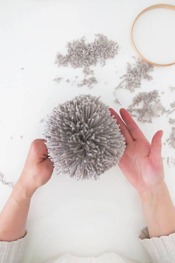 Fortov tryllekunstner Absorbere How to make extra large pom poms - Ohoh deco