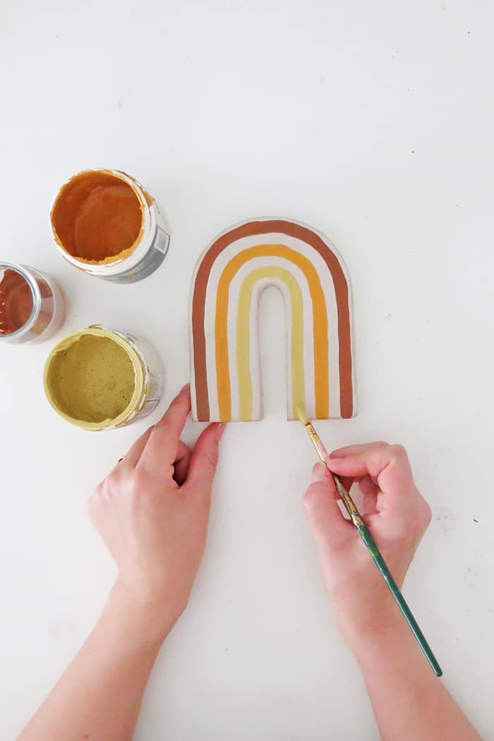 paint a rainbow on the diy phone stand