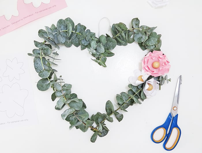 How to make heart shaped wreath