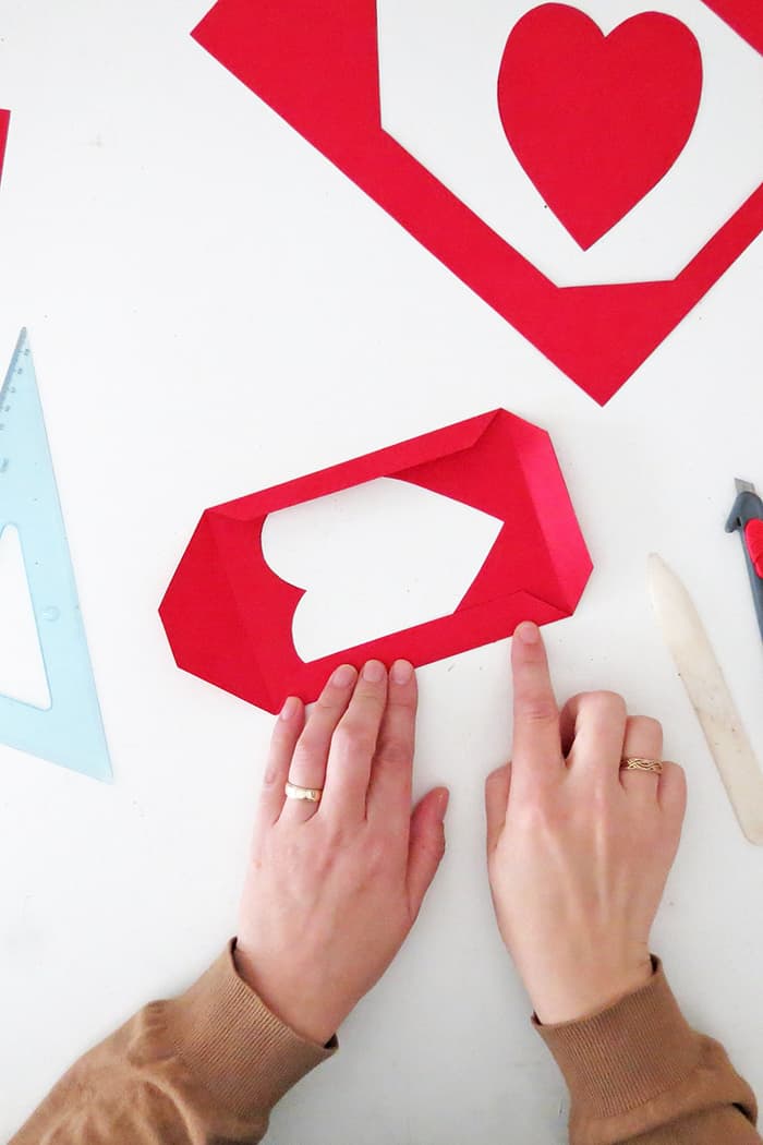 cut the frond shape of the diy paper frame