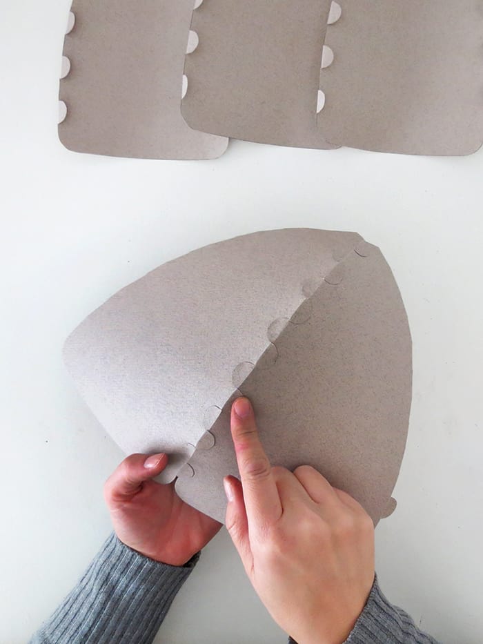 press the flaps to ensure good adherence and have a nice shaped paper lampshade