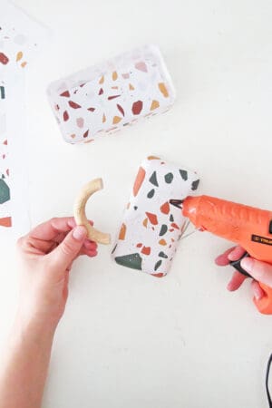 glue hande on diy jewelry box