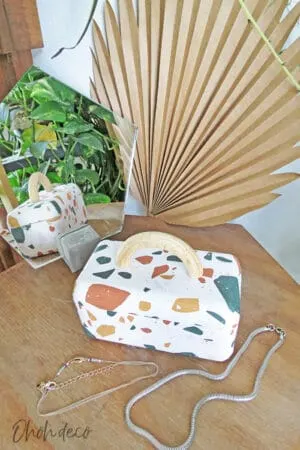 diy jewelry box out of trash
