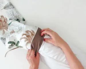store duvet into bolster pillow