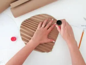 glue the paper to make DIY mirror