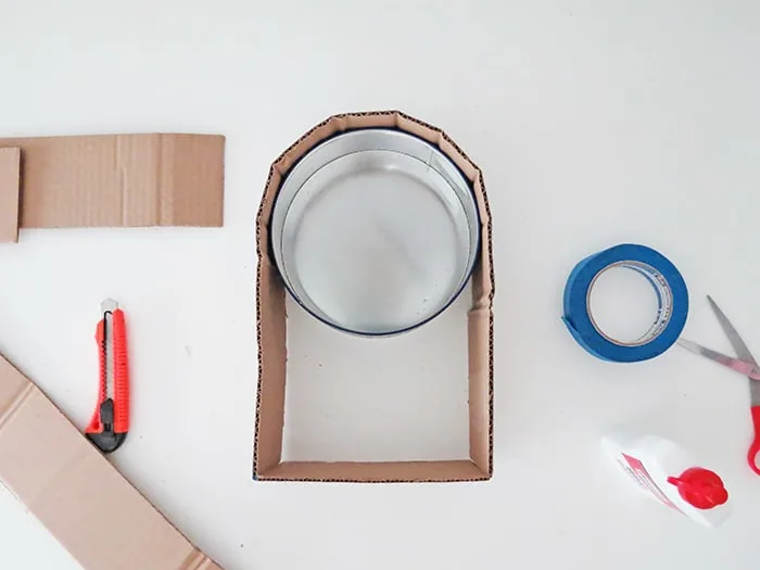 tape the base to make DIY cardboard shelf