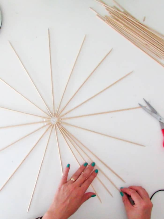 glue the skewers to make diy lampshade