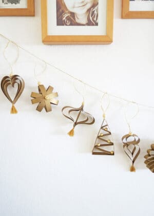 make Paper christmas ornaments