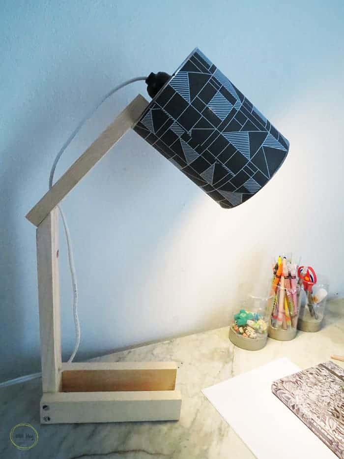 How to make a DIY desk lamp with a can