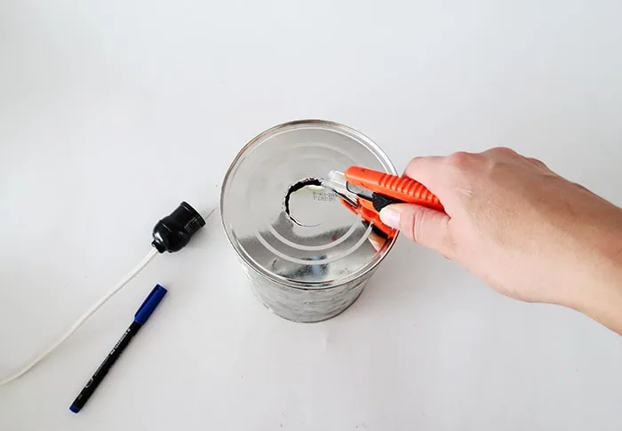 make a DIY table lamp with can
