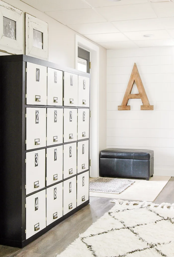 Cube storage into lockers