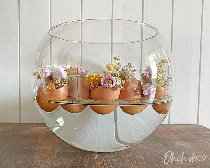 Egg shells centerpiece DIY