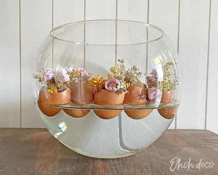 Egg shells centerpiece DIY