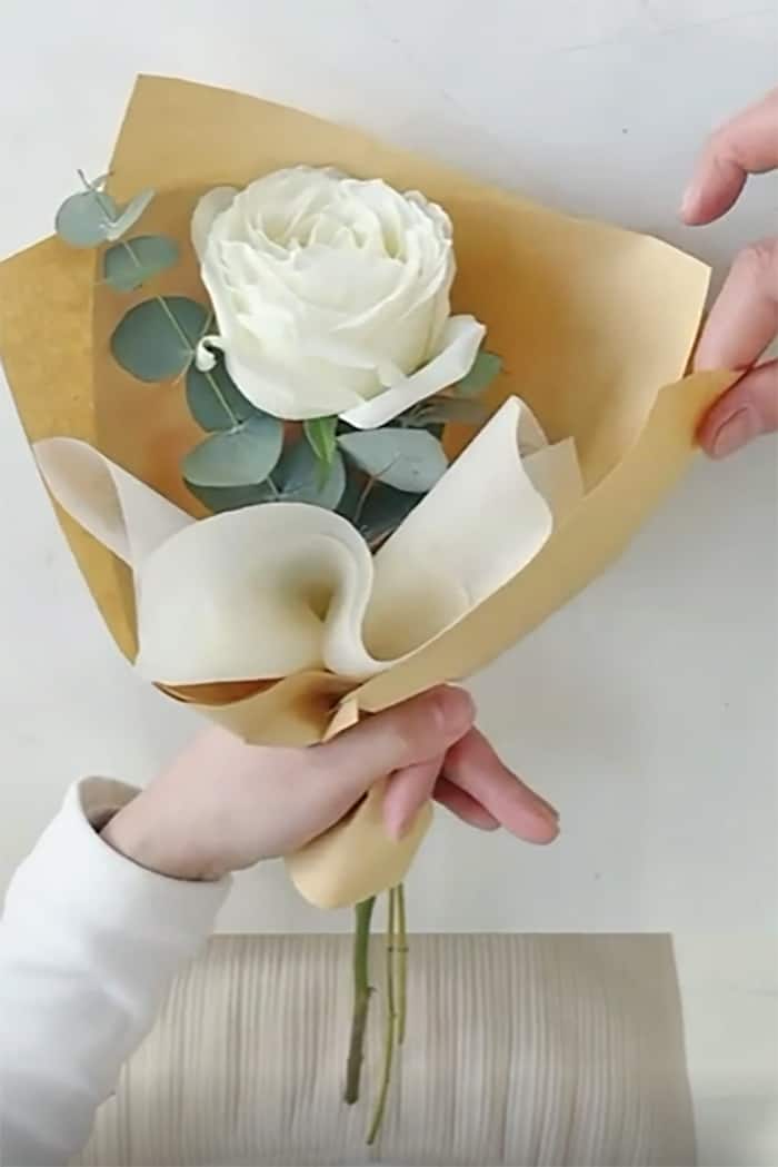 Easy paper bouquet wrap