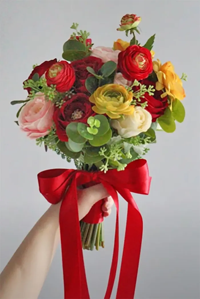 wrap a bouquet with ribbon