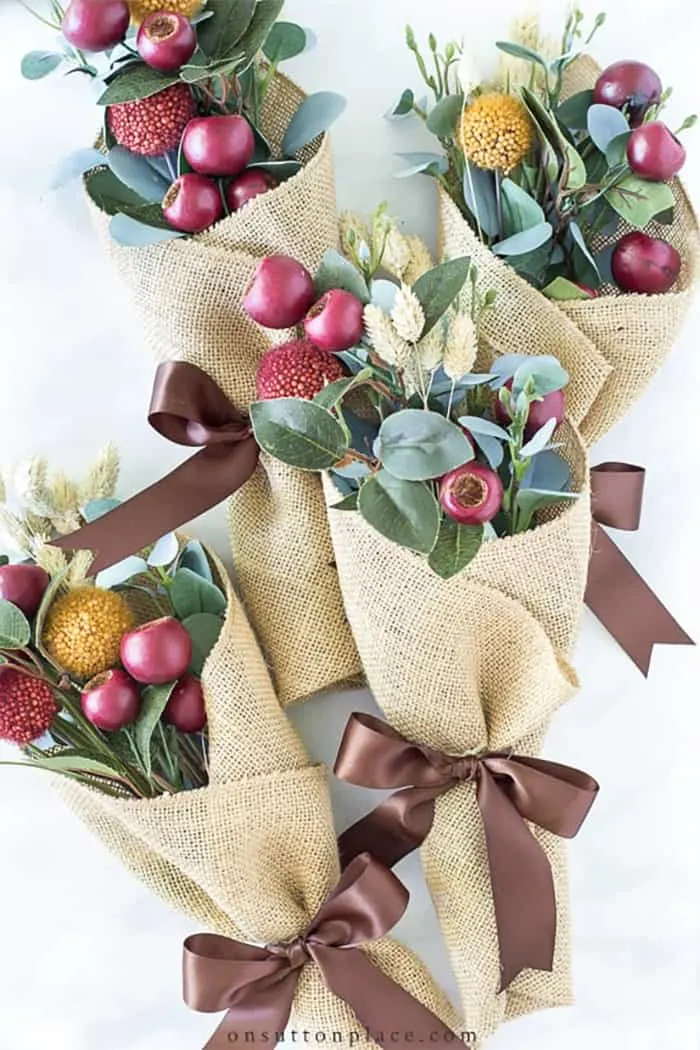 How to wrap flowers with burlap
