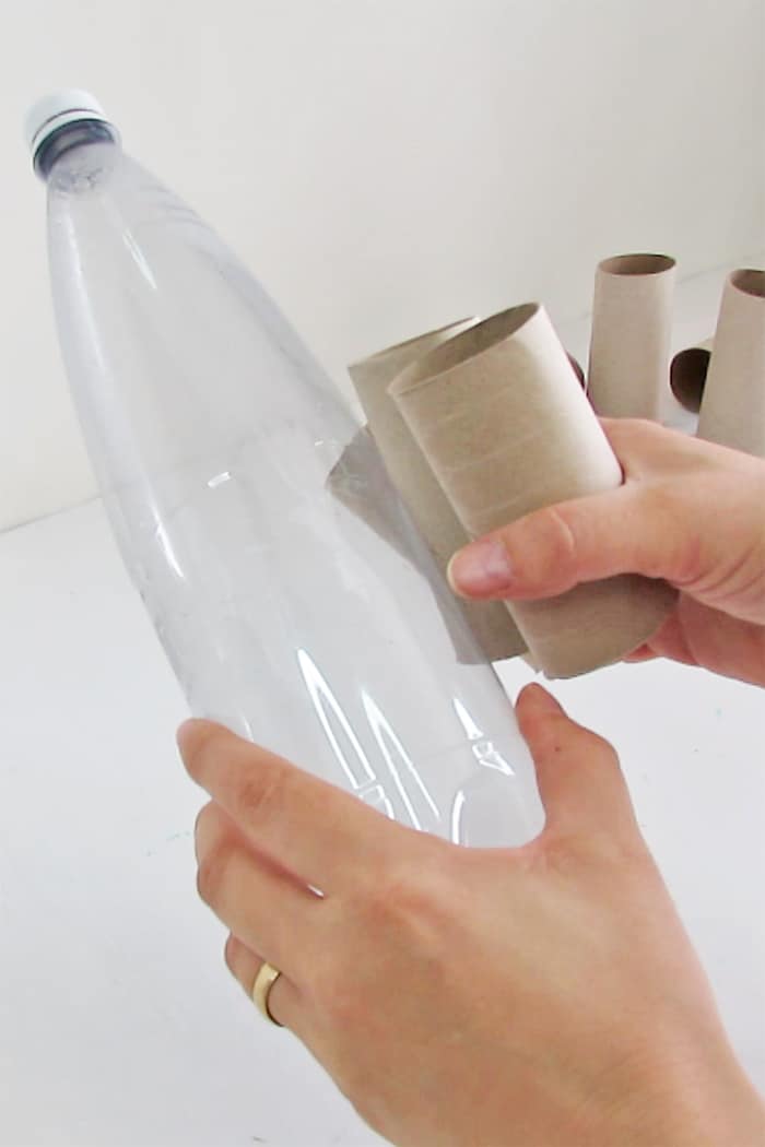 make a flower vase with plastic bottle