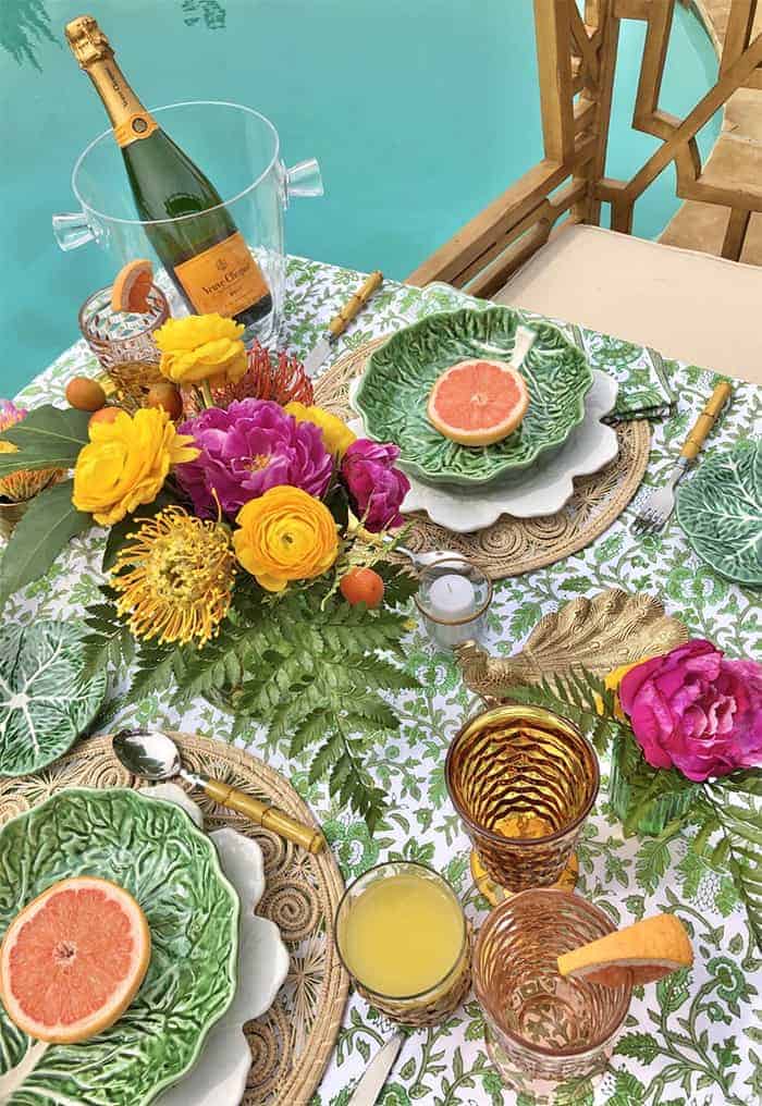 Tropical tablescape idea