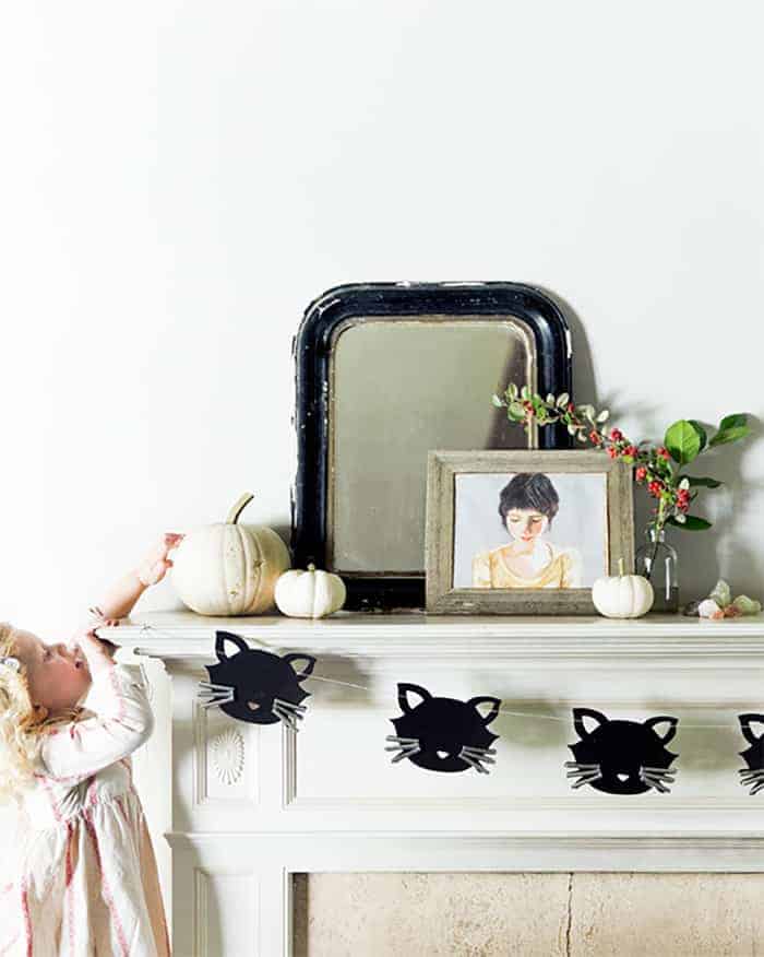 Black cat garland DIY