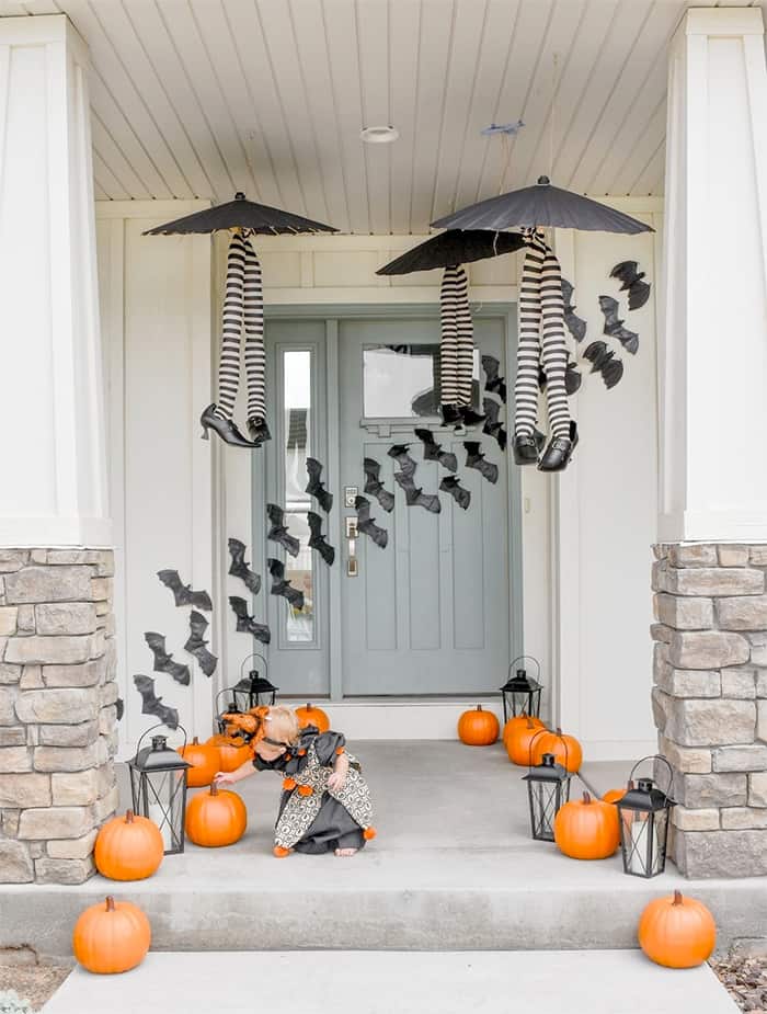 Cute halloween front porch idea