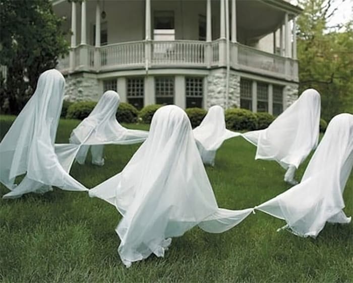 DIY Dancing ghosts