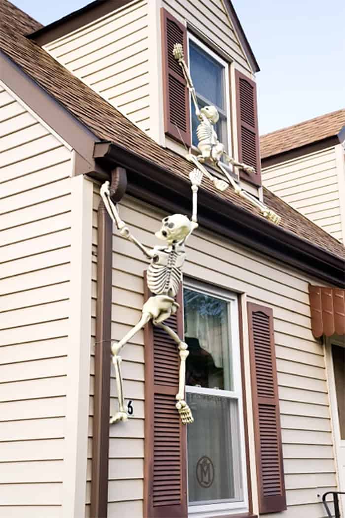 DIY Halloween hanging skeleton 