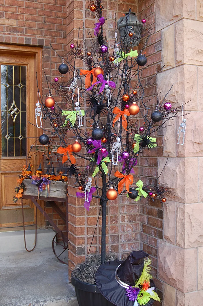Halloween decorative tree
