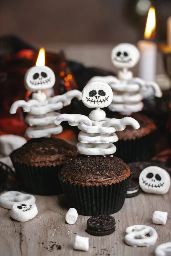 Halloween skeleton cupcakes