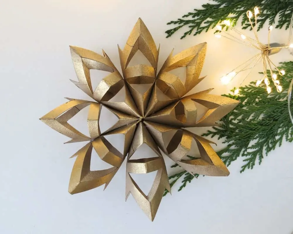 toilet paper roll snowflakes
