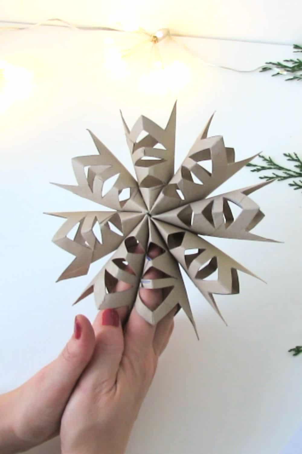 DIY toilet paper rolls snowflakes