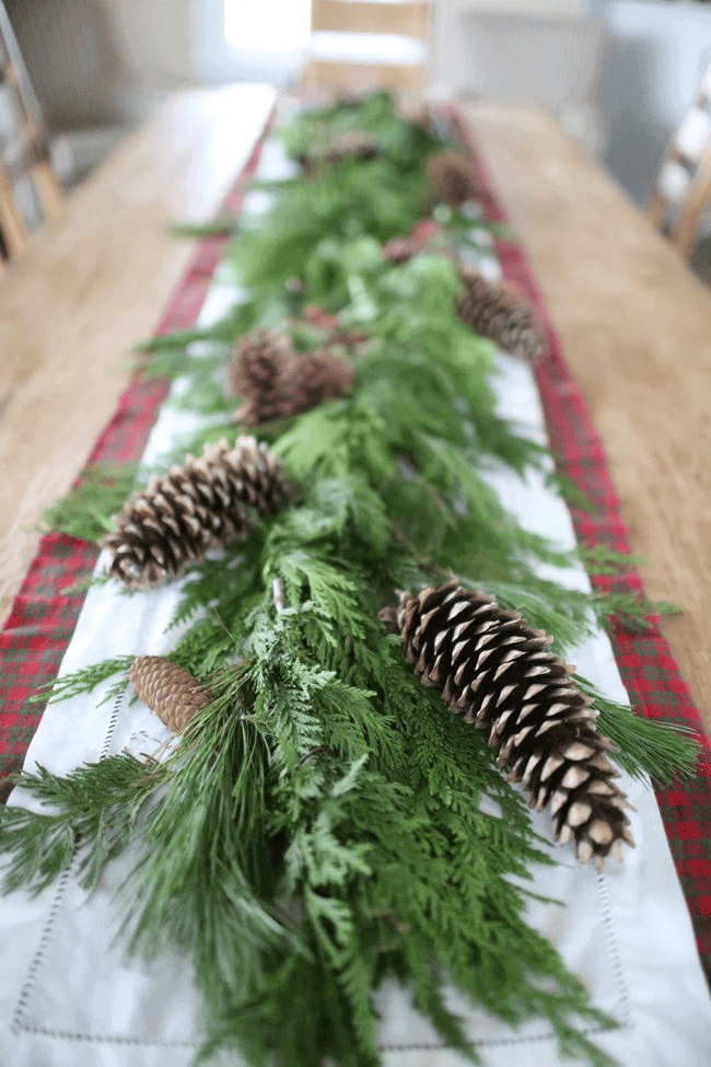 Natural Christmas tablescape DIY