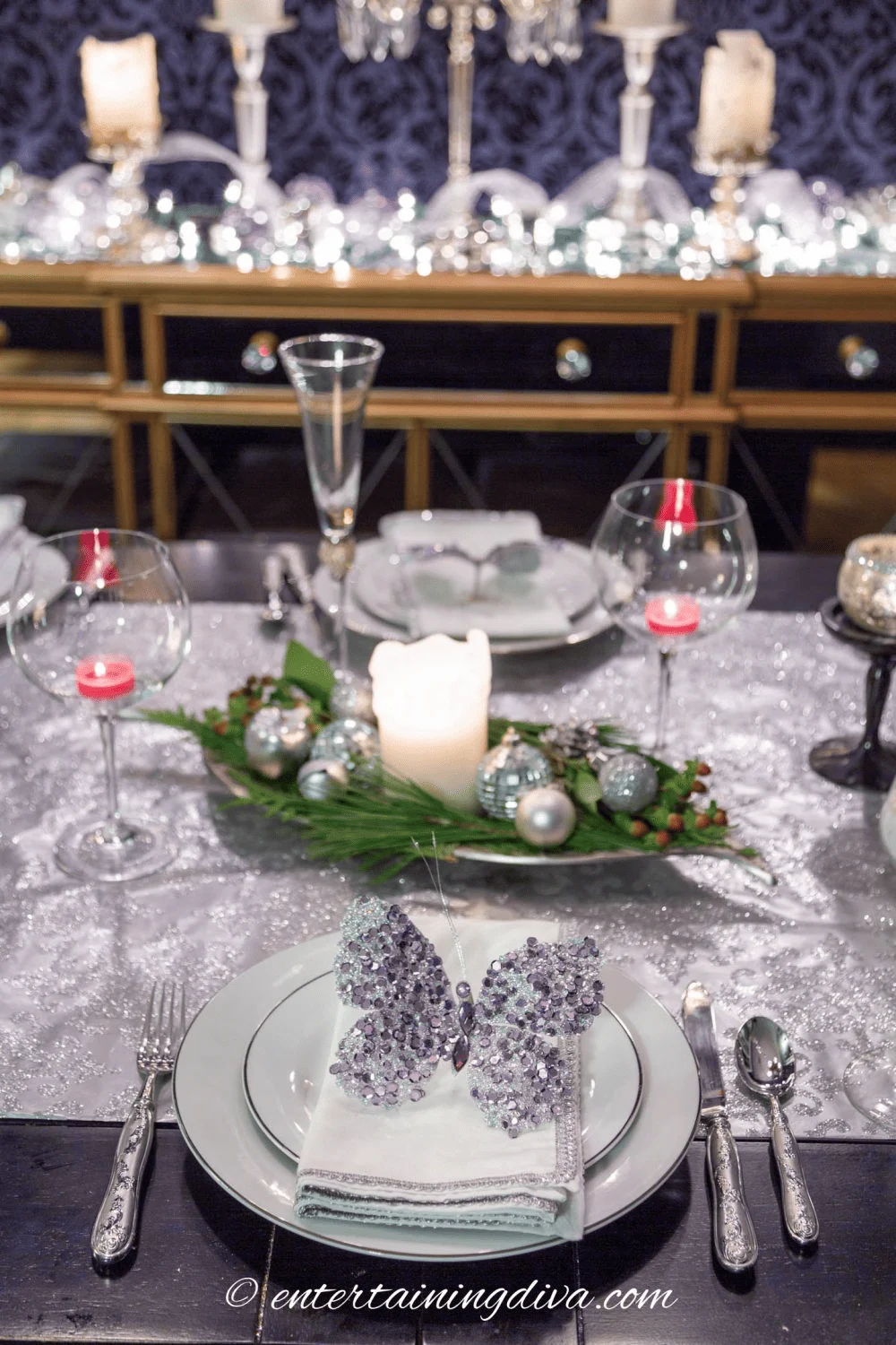 Elegant Christmas table runner ideas