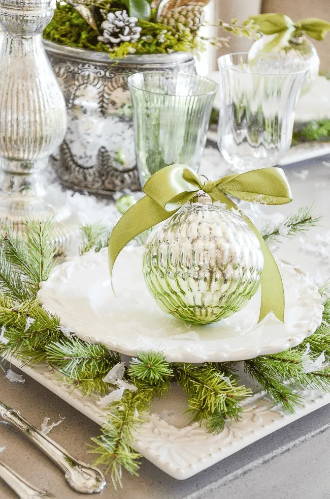 Silver and gold christmas table